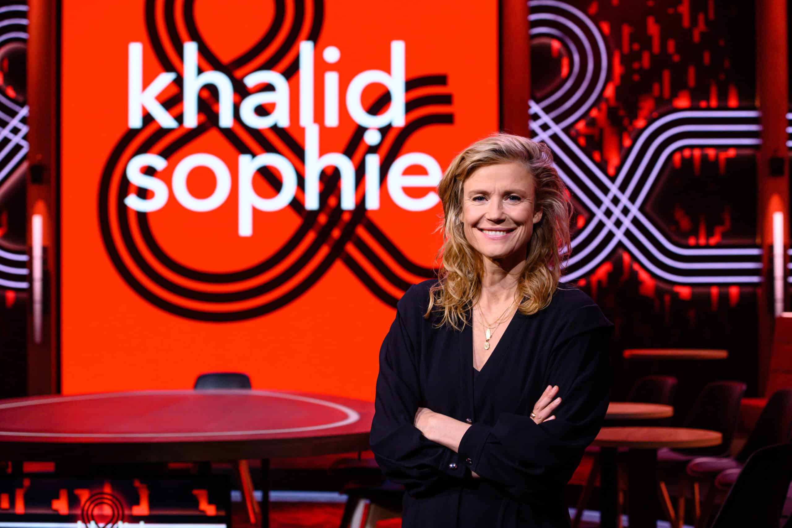 Sophie Hilbrand poseert in studio van Khalid & Sophie.